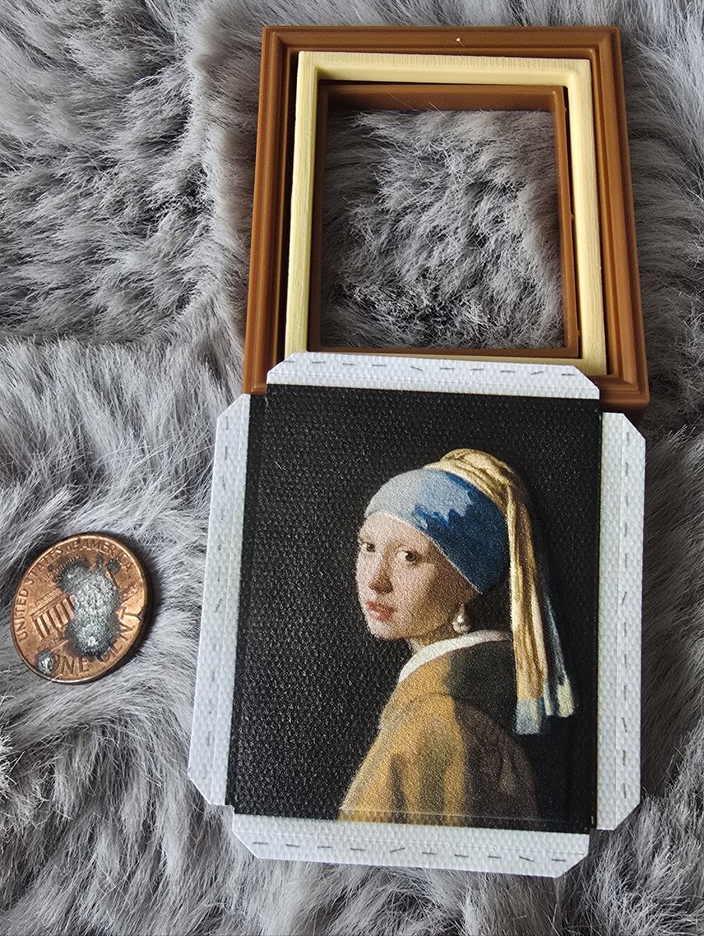 ZURU Mini Brands Masterpiece - Johannes Vermeer "Girl with a Pearl Earring" Mini